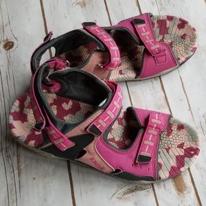 Girls Kamik sandals. Size 7
